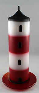 rot weißer Leuchtturm als Kerze auf Glasunterteller